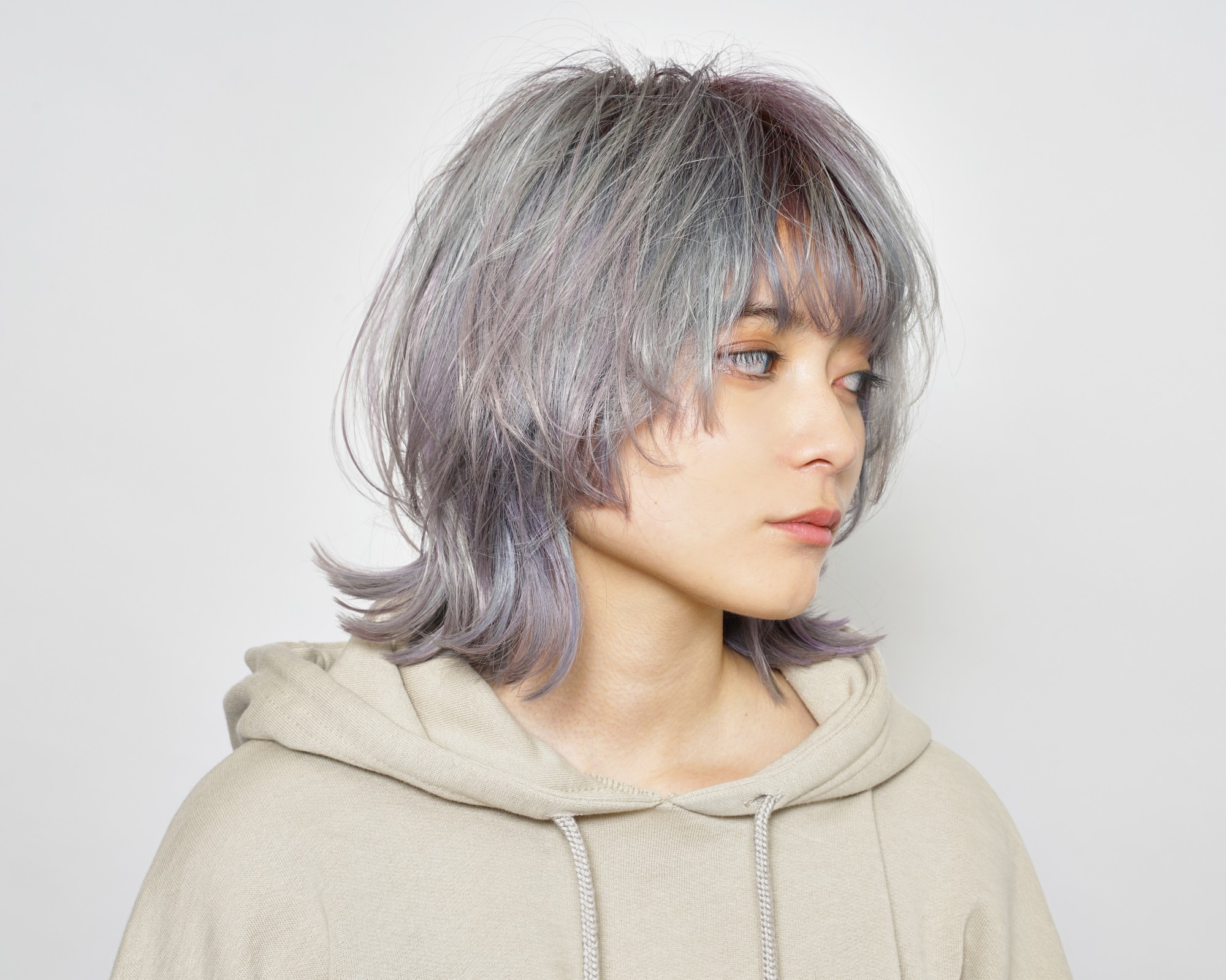 ハイトーン マッシュウルフの髪型 ヘアスタイル ヘアドレ